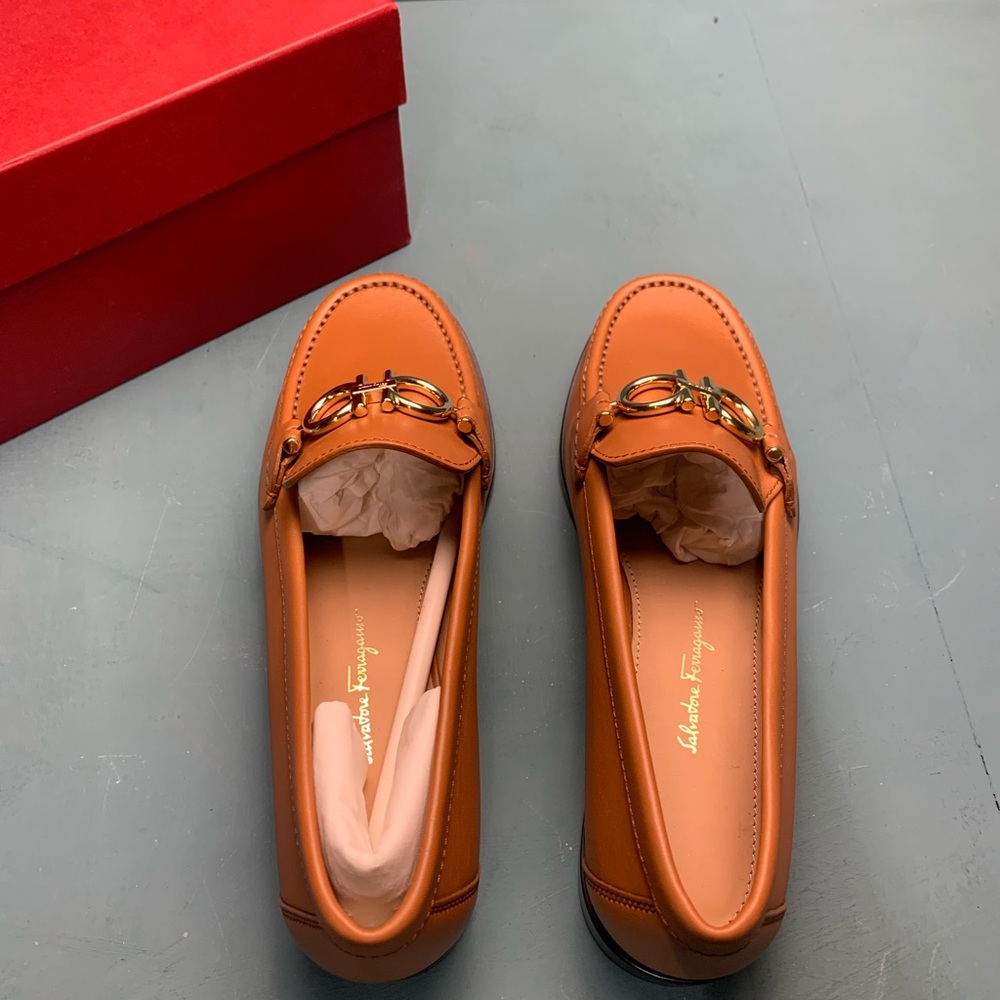 Salvatore Ferragamo Women’s reversible Rolo Gancini Loafers - Picture 10 of 10
